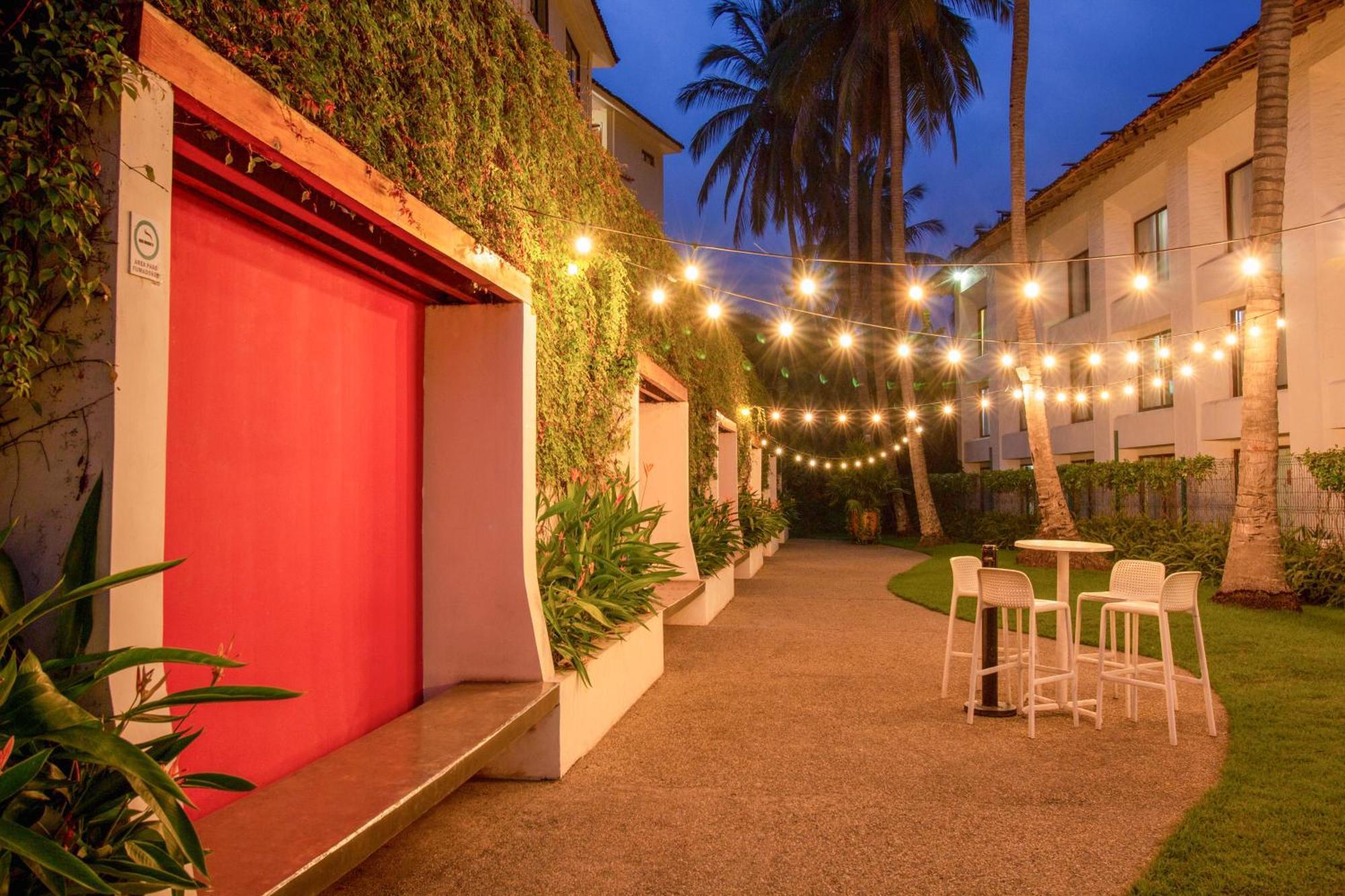 Plaza Pelicanos Club Beach Resort All Inclusive Puerto Vallarta Exterior photo